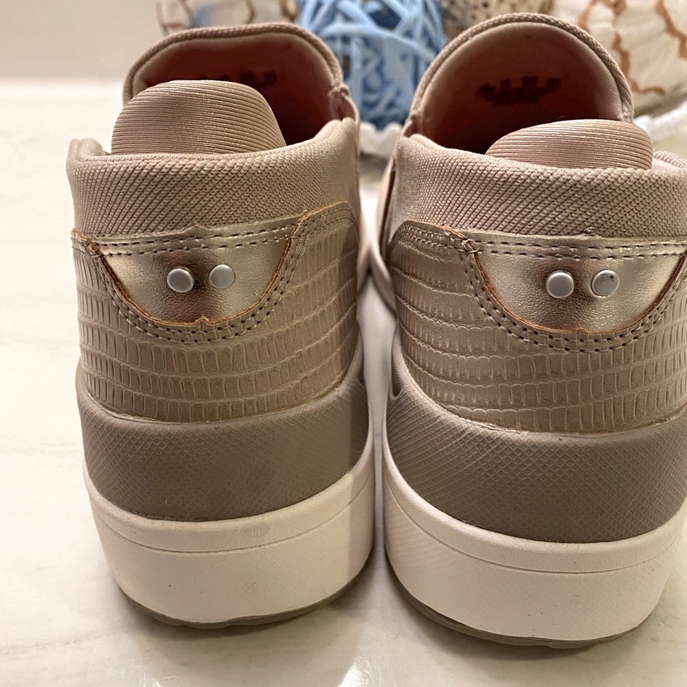 Women shoes - Picture 2 of 12